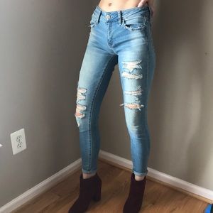 American Eagle Ripped Jegging